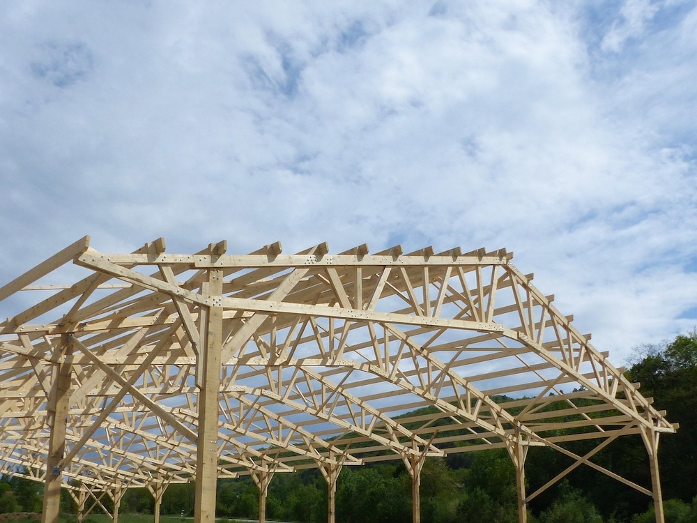 Construction d’un hangar agricole : possibilité de corriger un vice affectant la validité d’un permis de construire